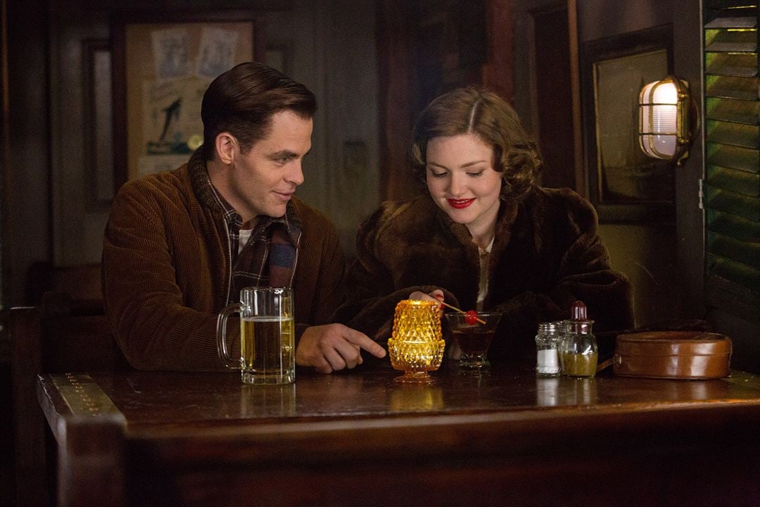 Zor Saatler : Fotoğraf Chris Pine, Holliday Grainger