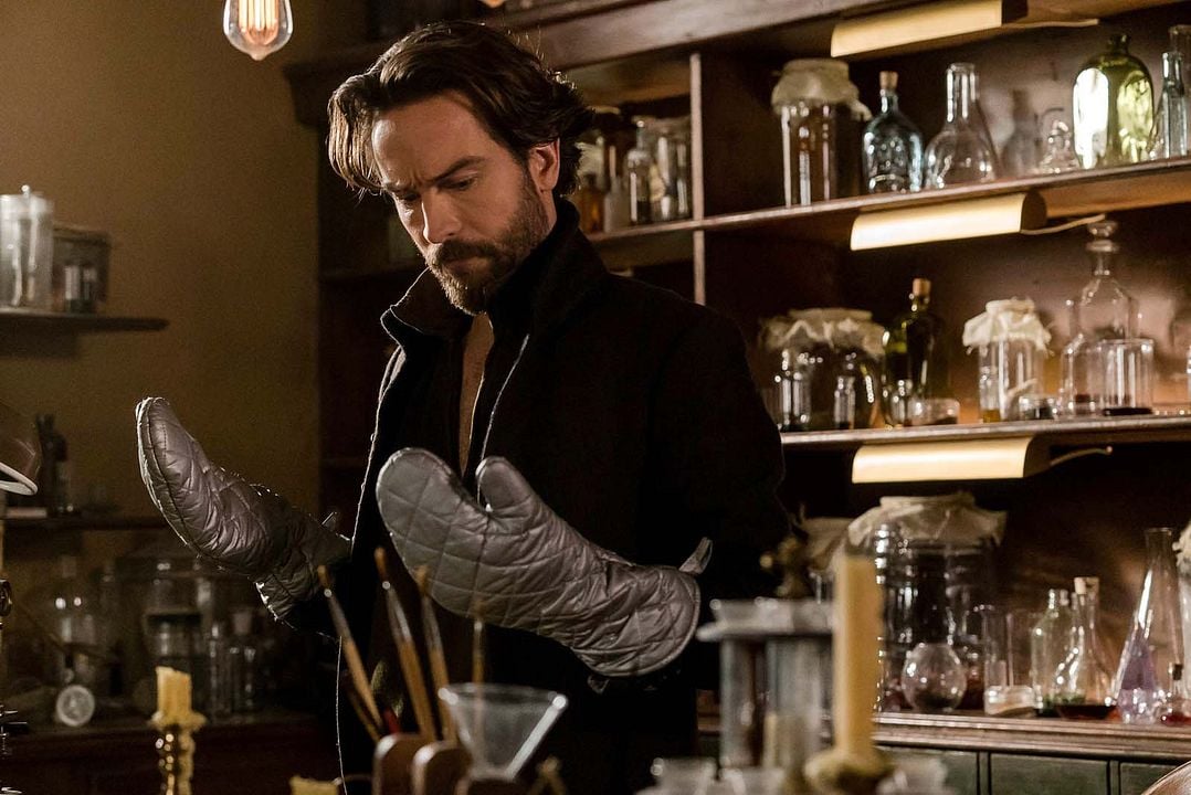 Fotoğraf Tom Mison