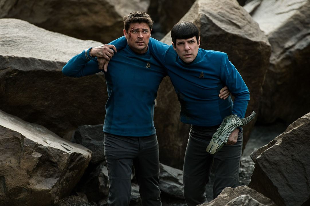 Star Trek Sonsuzluk : Fotoğraf Zachary Quinto, Karl Urban