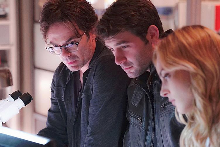 Zoo : Fotoğraf James Wolk, Billy Burke, Nora Arnezeder