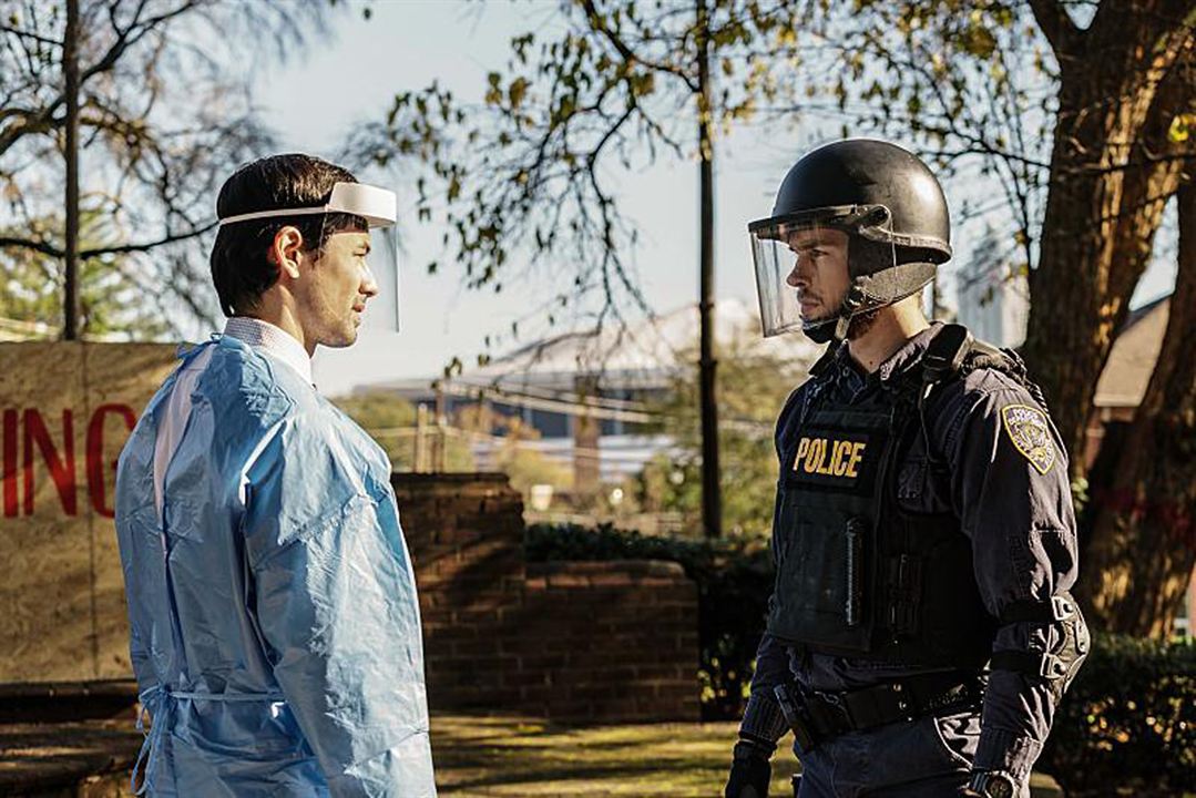 Containment : Fotoğraf Chris Wood, George Young