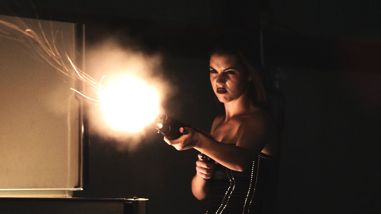 Fotoğraf Adelaide Kane