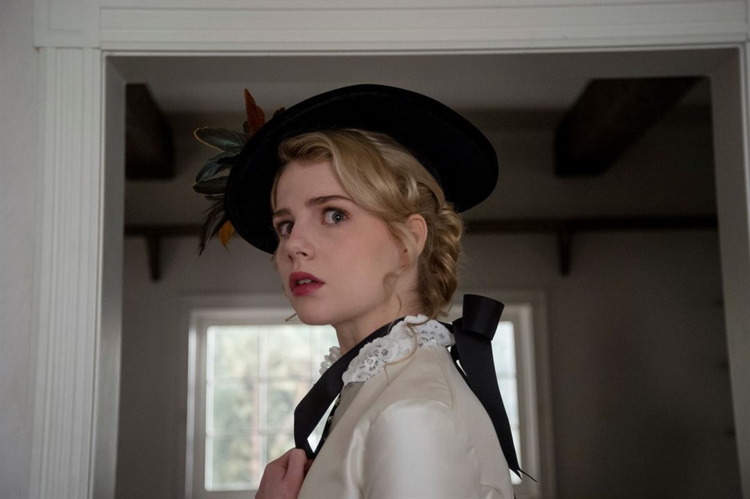 I Am The Pretty Thing That Lives In The House : Fotoğraf Lucy Boynton