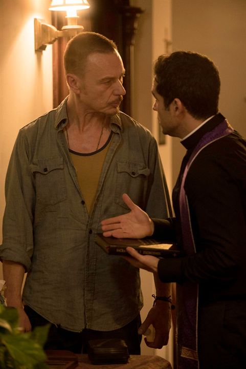 The Exorcist : Fotoğraf Ben Daniels, Alfonso Herrera