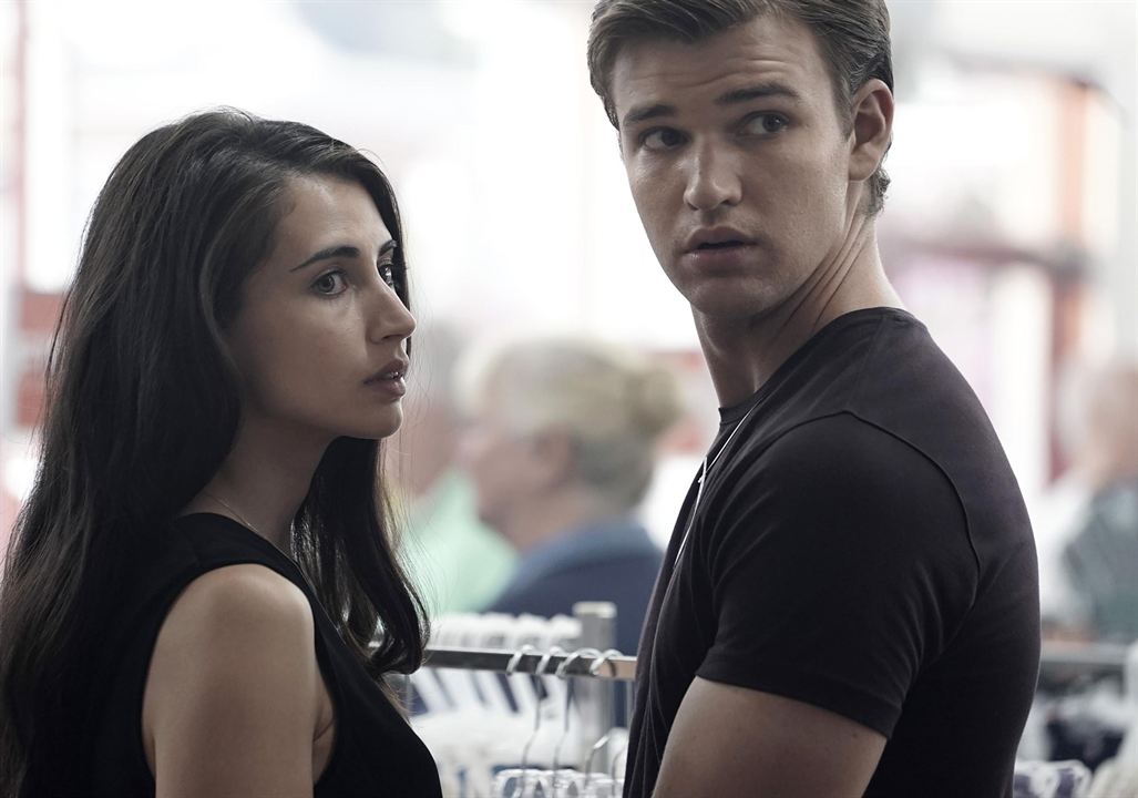 Beyond : Fotoğraf Dilan Gwyn, Burkely Duffield