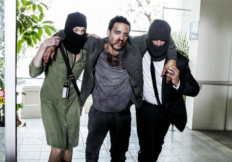 Colony : Fotoğraf Victor Rasuk