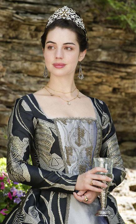 Fotoğraf Adelaide Kane