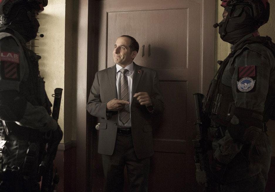 Colony : Fotoğraf Peter Jacobson