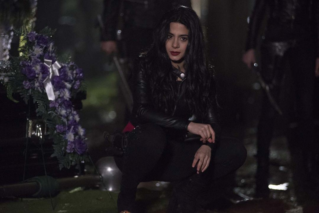 Shadowhunters : Fotoğraf Emeraude Toubia