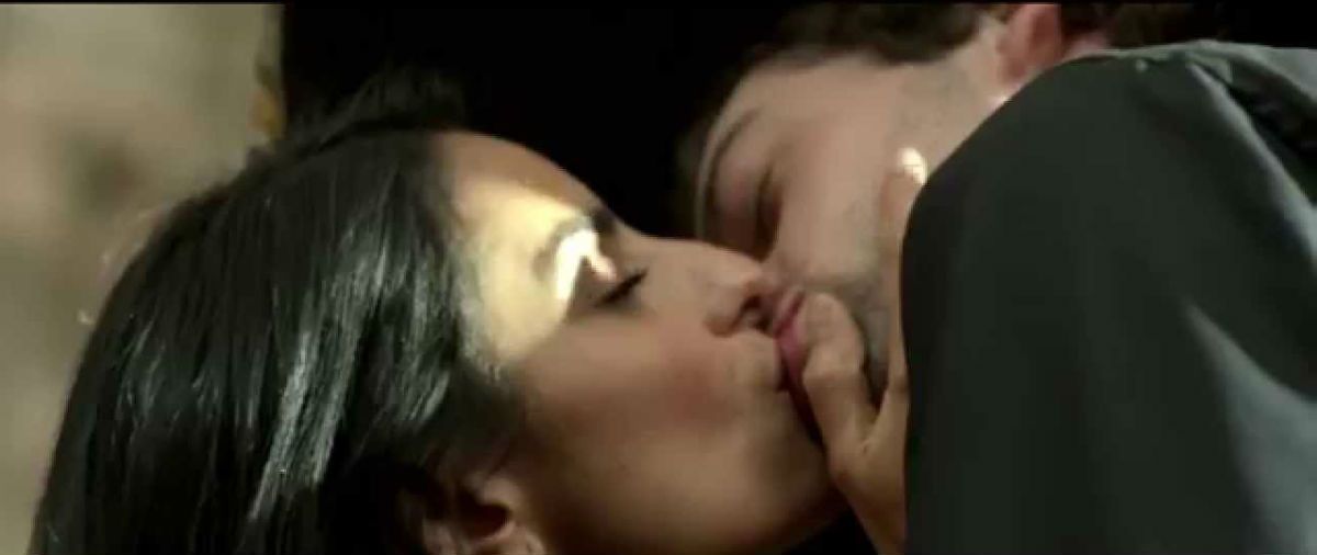 Fotoğraf Aislinn Derbez