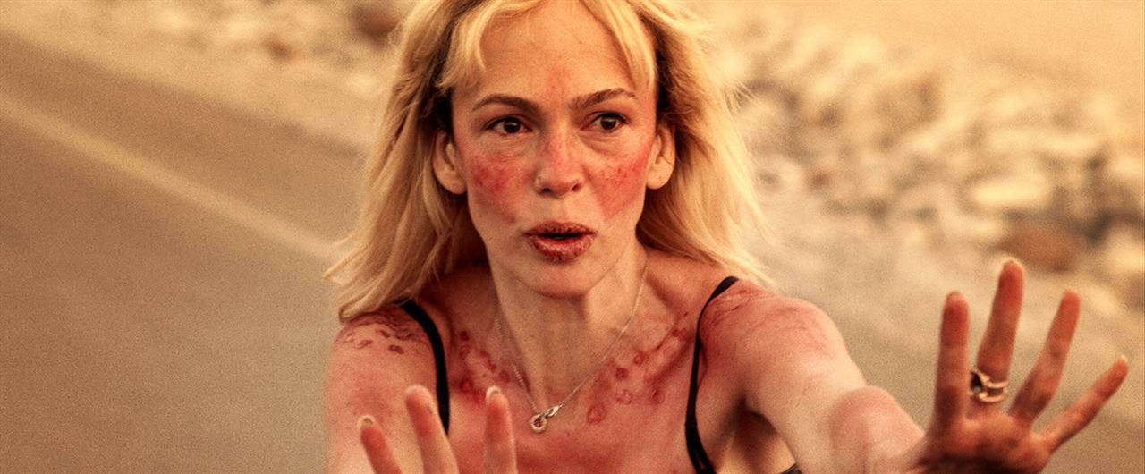 It Stains The Sands Red : Fotoğraf Brittany Allen