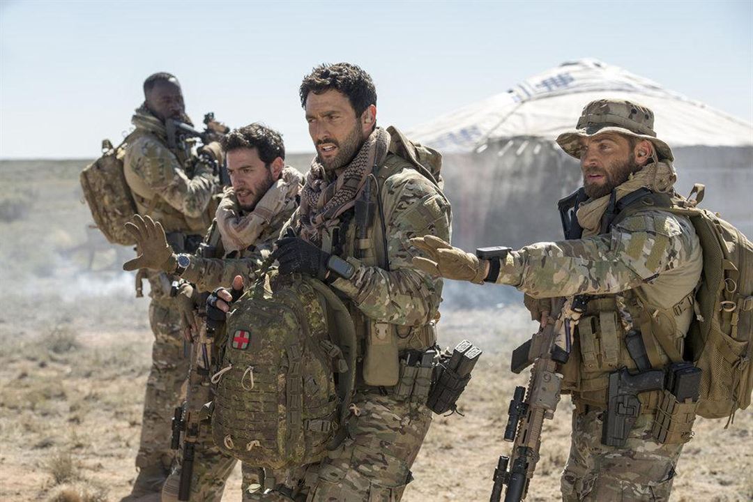 Fotoğraf Hadi Tabbal, Noah Mills, Demetrius Grosse, Mike Vogel