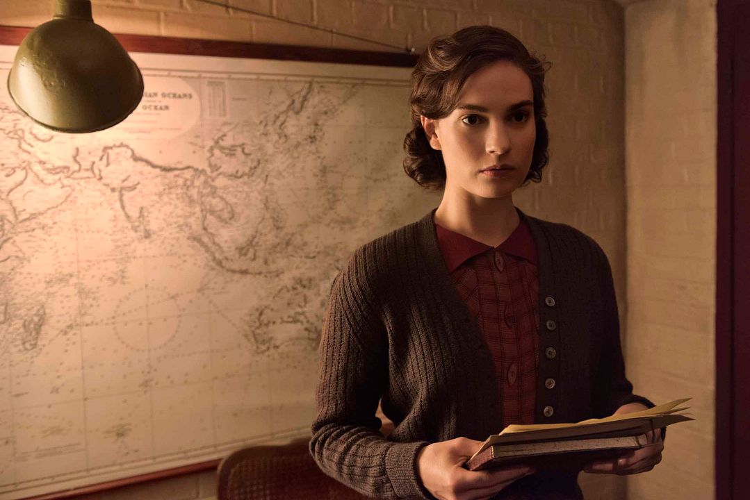 En Karanlık Saat : Fotoğraf Lily James