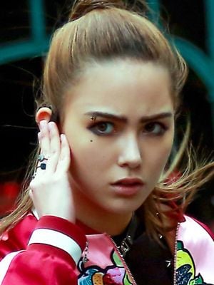 Afiş Hannah Quinlivan