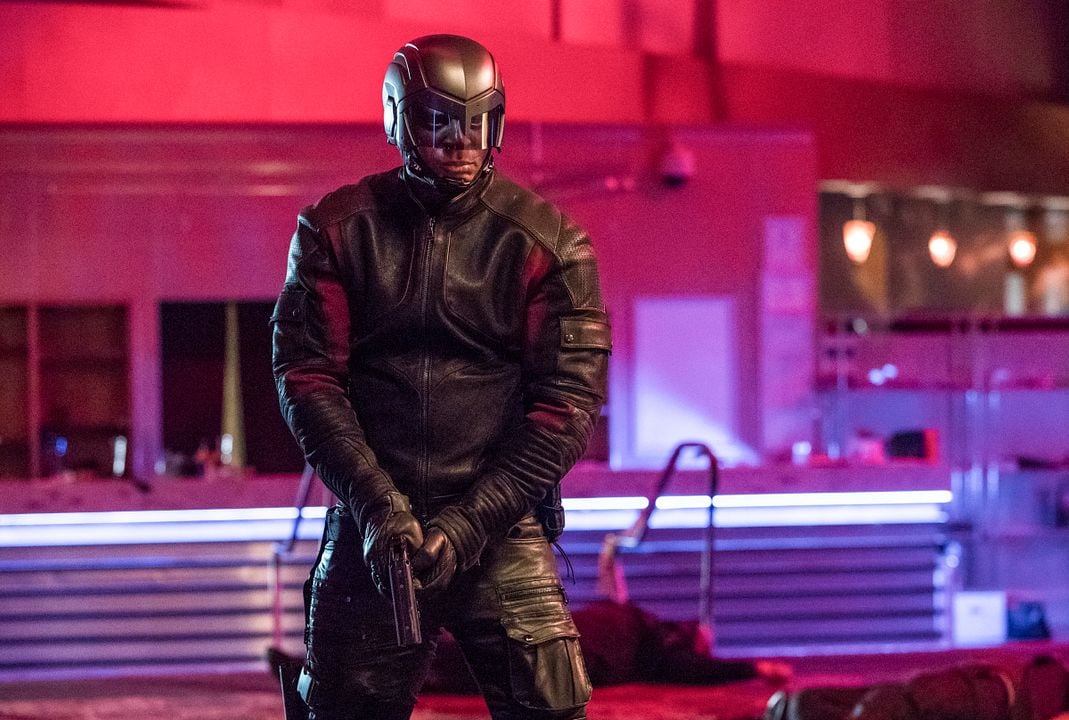 Arrow : Fotoğraf David Ramsey