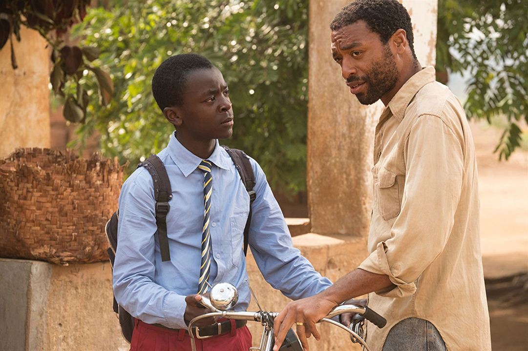 The Boy Who Harnessed the Wind : Fotoğraf Chiwetel Ejiofor, Maxwell Simba