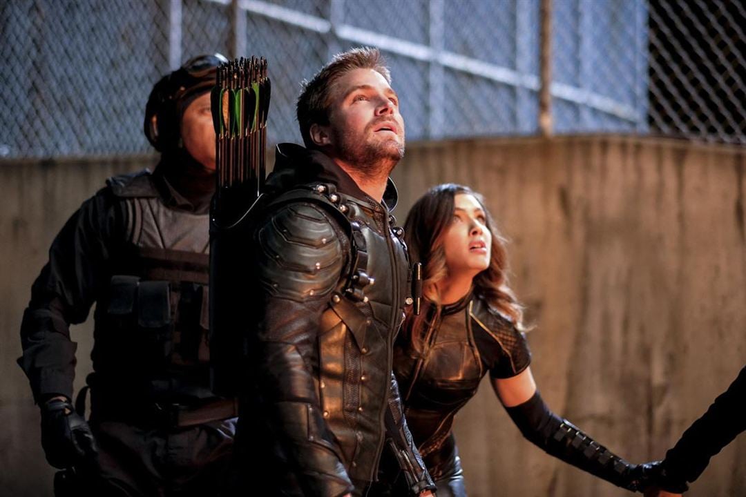 Arrow : Fotoğraf Juliana Harkavy, Stephen Amell, David Ramsey