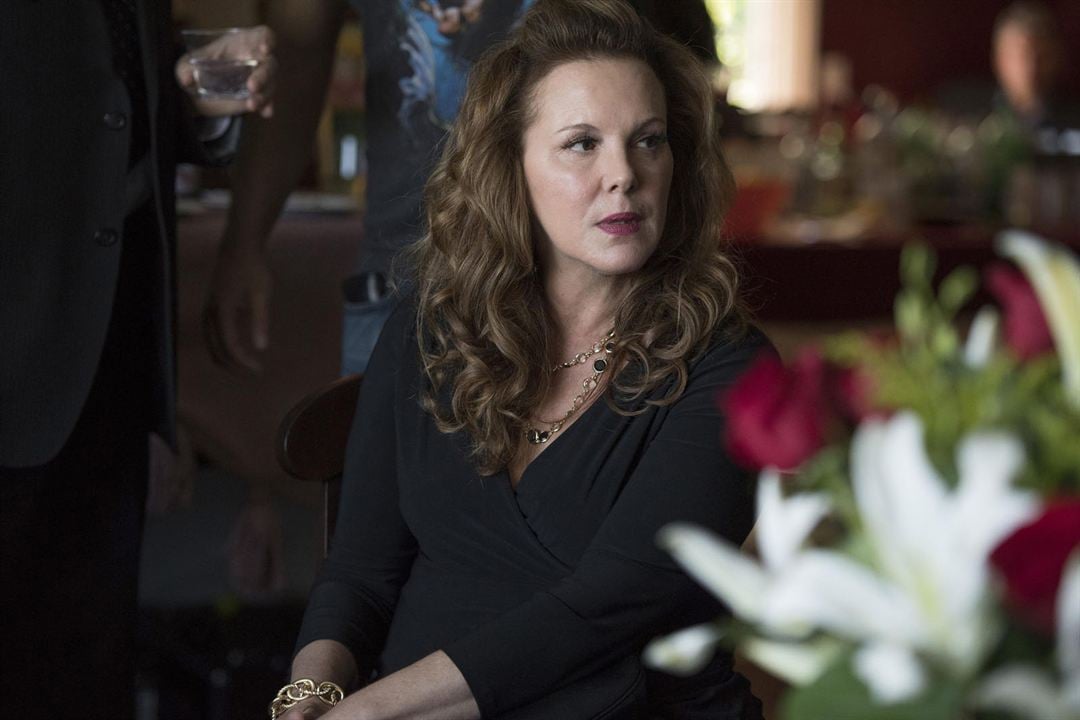 Sharp Objects : Fotoğraf Elizabeth Perkins