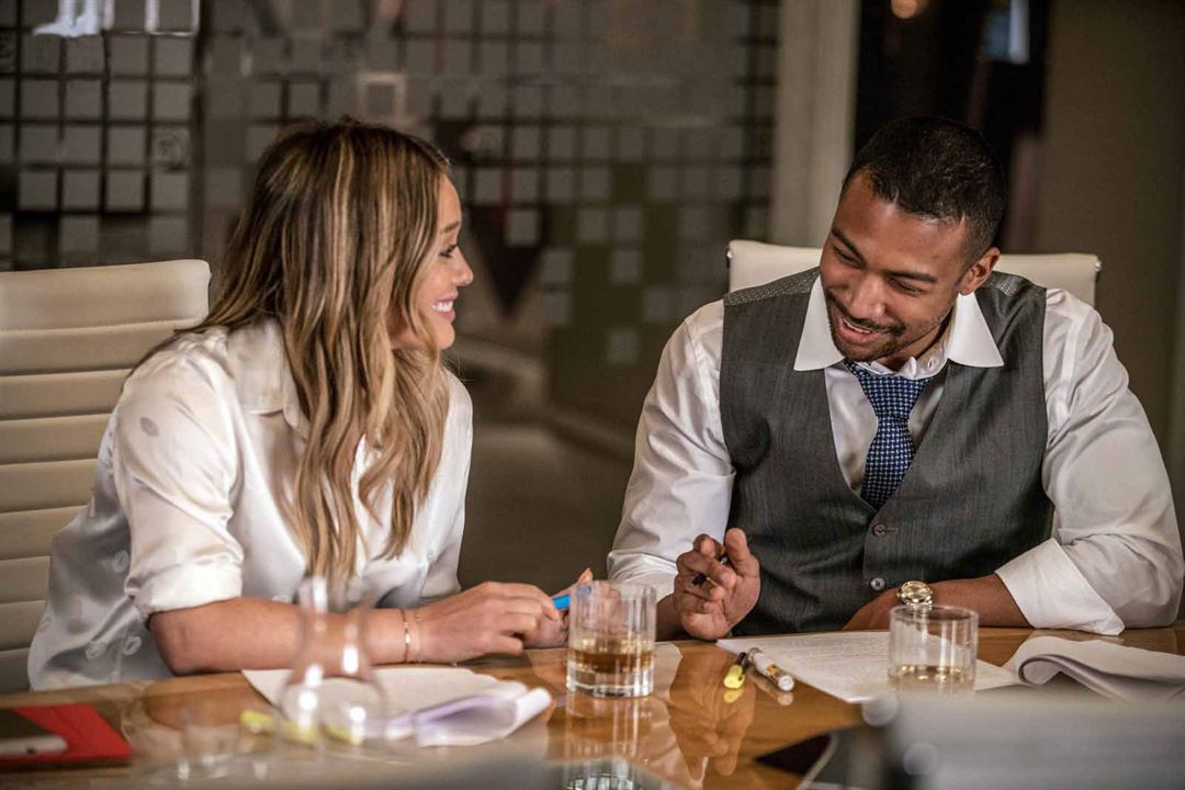 Younger : Fotoğraf Hilary Duff, Charles Michael Davis