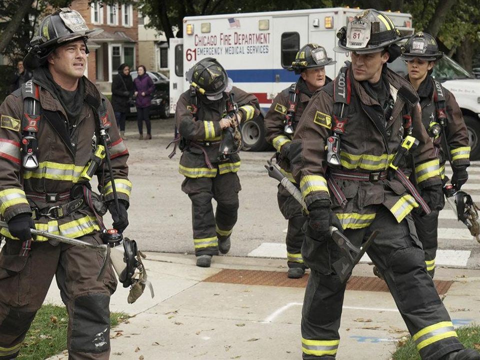 Fotoğraf Christian Stolte, Taylor Kinney, Jesse Spencer, Miranda Rae Mayo