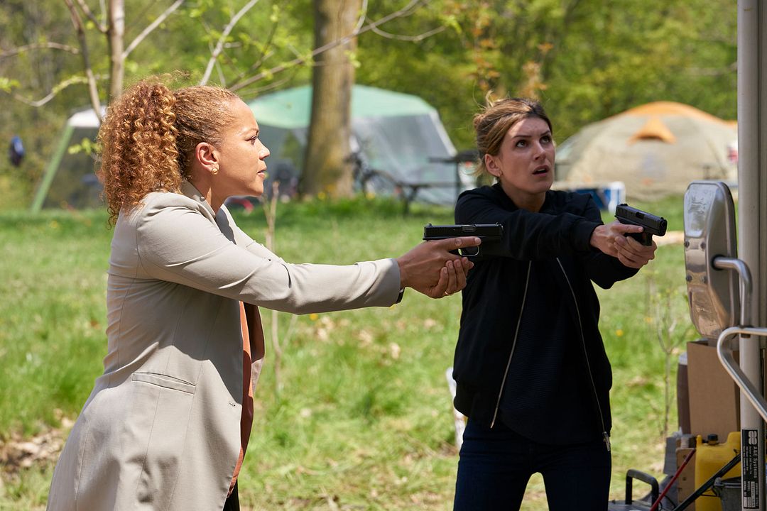 Fotoğraf Angela Griffin, Shenae Grimes-Beech