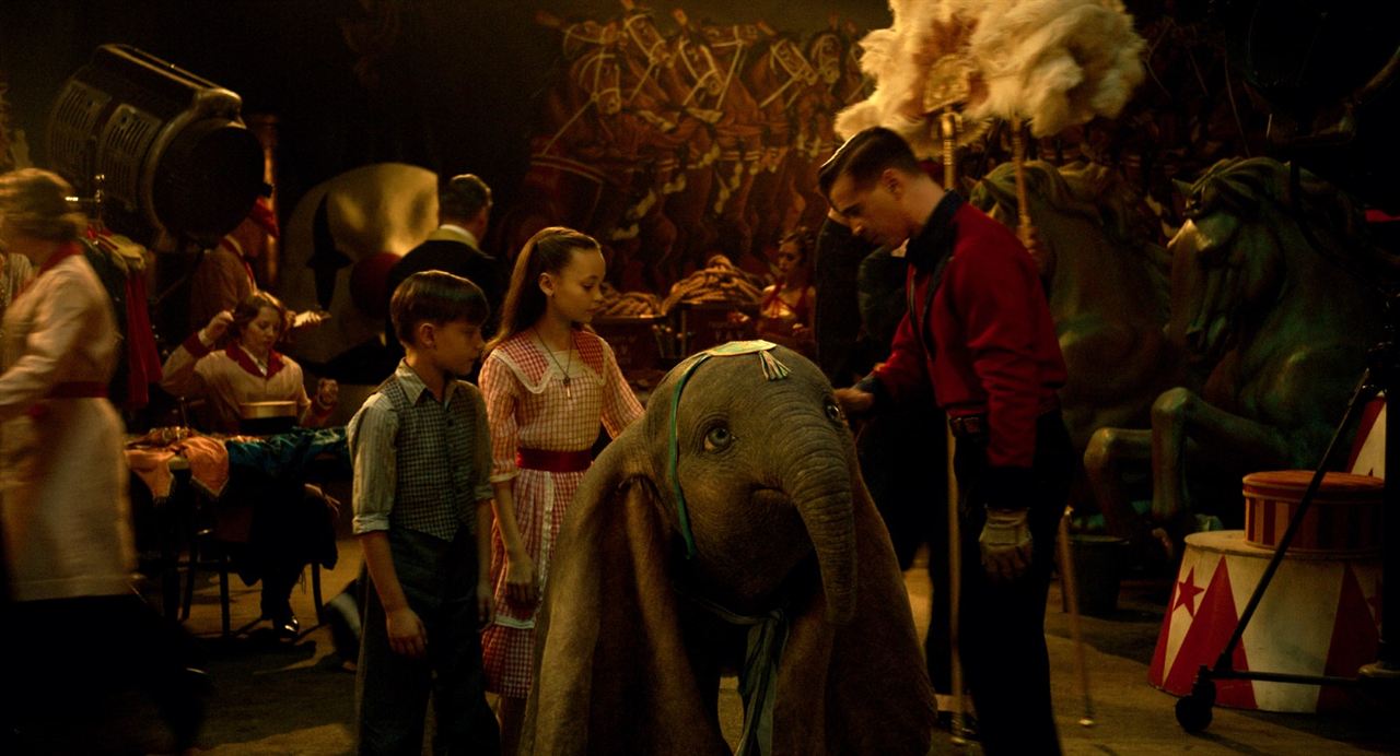 Dumbo : Fotoğraf Colin Farrell, Finley Hobbins, Nico Parker