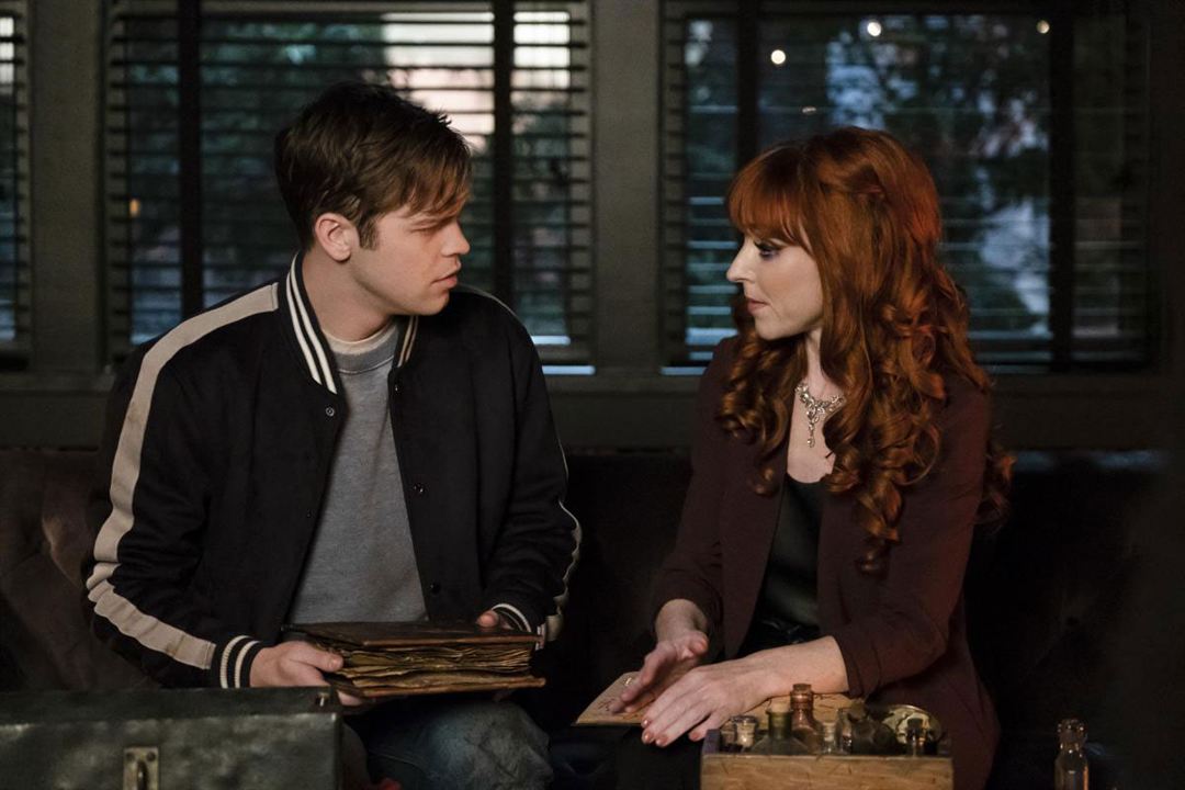 Fotoğraf Alexander Calvert, Ruth Connell