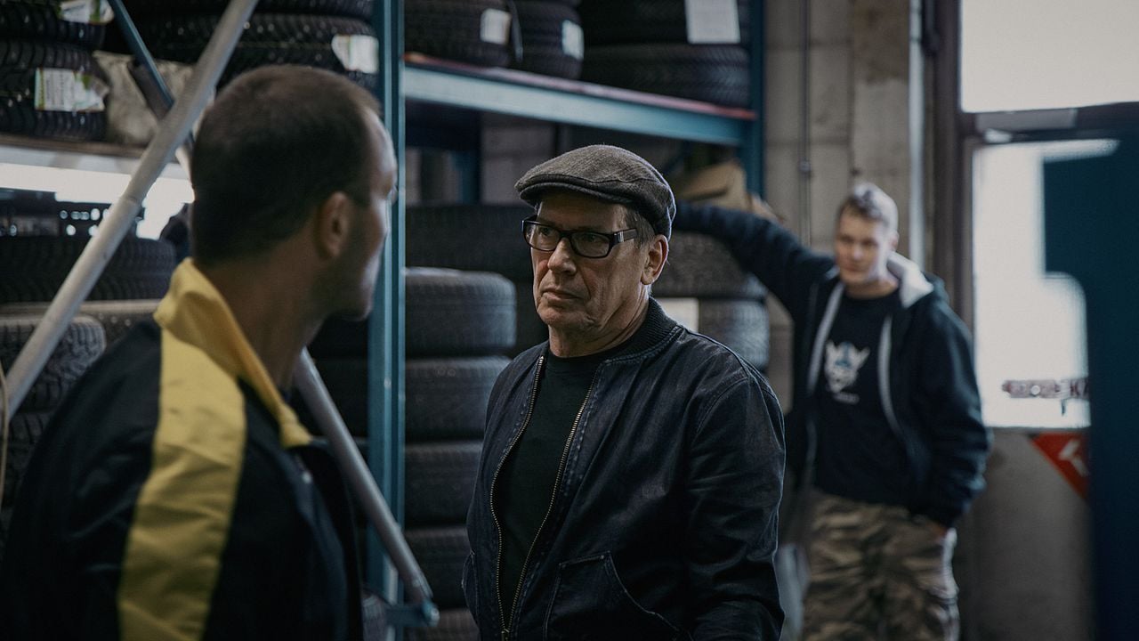 Armomurhaaja : Fotoğraf Matti Onnismaa