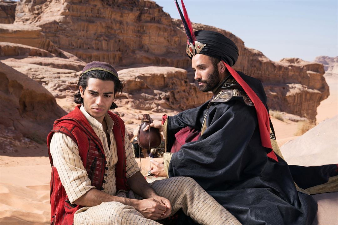 Aladdin : Fotoğraf Marwan Kenzari, Mena Massoud
