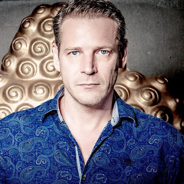 Afiş Nicholas Facey