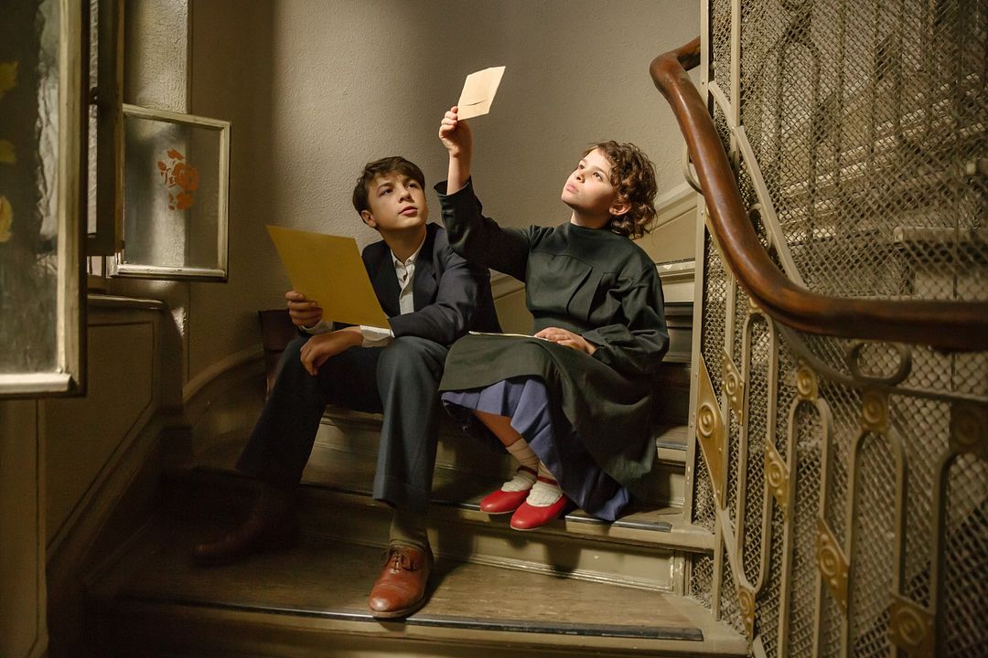 Als Hitler das rosa Kaninchen stahl : Fotoğraf Marinus Hohmann, Riva Krymalowski