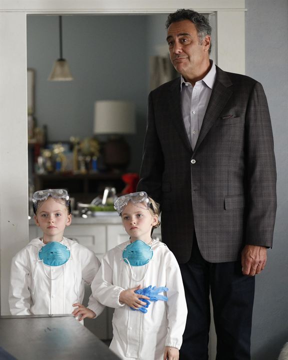 Fotoğraf Brad Garrett, Mia Allan, Ella Allan