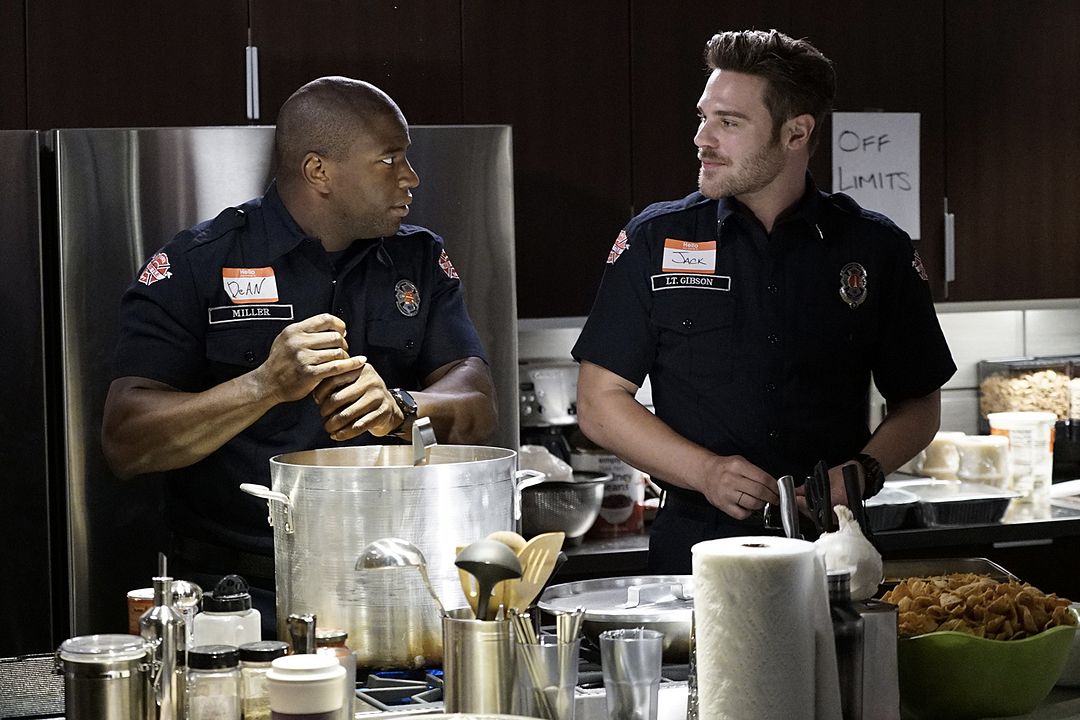 Fotoğraf Okieriete Onaodowan, Grey Damon