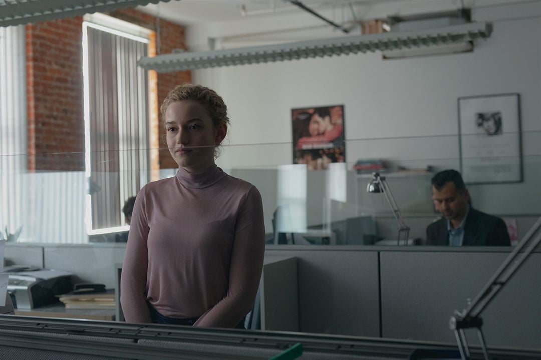 The Assistant : Fotoğraf Julia Garner