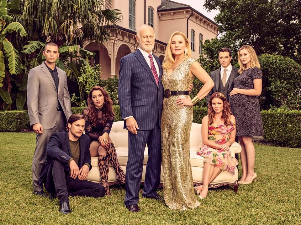 Fotoğraf Gerald McRaney, Olivia Macklin, Corey Cott, Melia Kreiling, Kim Cattrall, Mark L. Young, Aubrey Dollar