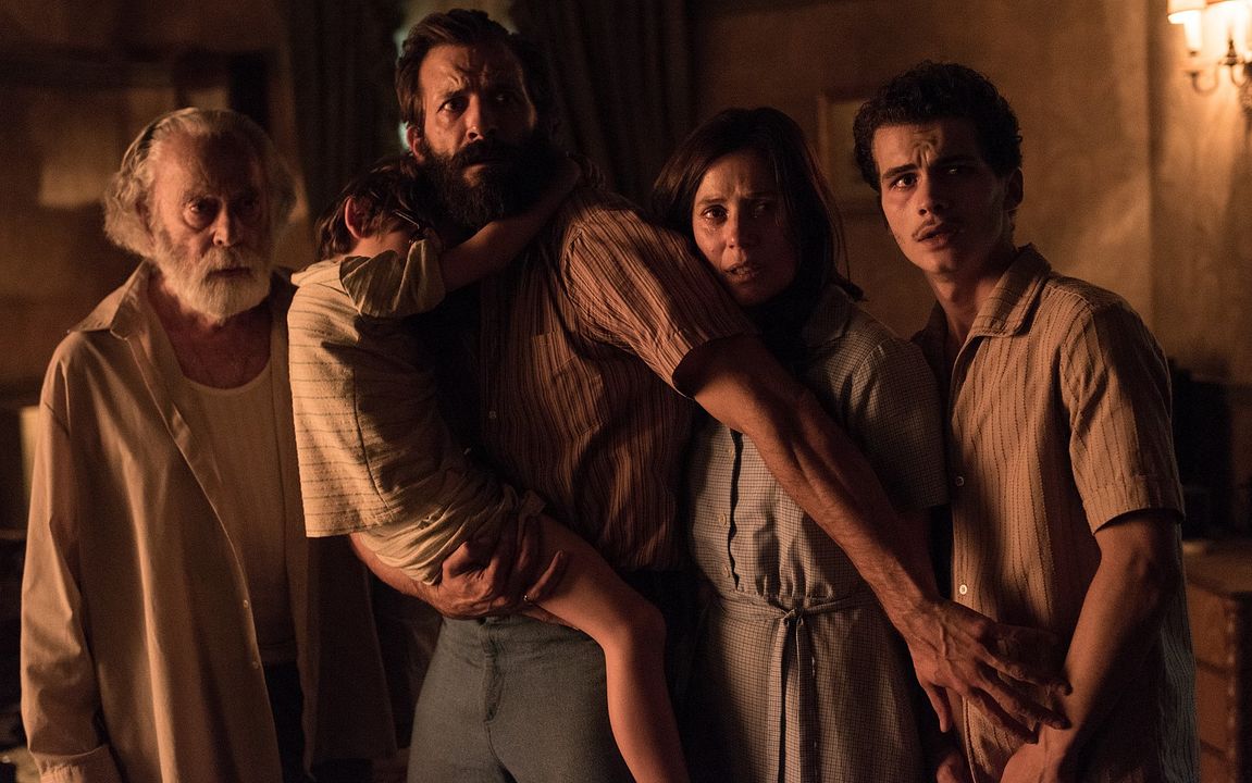 Malasaña 32 : Fotoğraf Beatriz Segura, José Luis de Madariaga, Iván Marcos, Sergio Castellanos, Iván Renedo