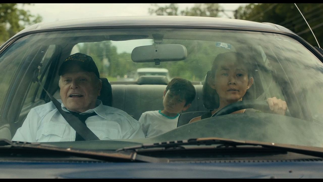 Driveways : Fotoğraf Brian Dennehy, Lucas Jaye, Hong Chau