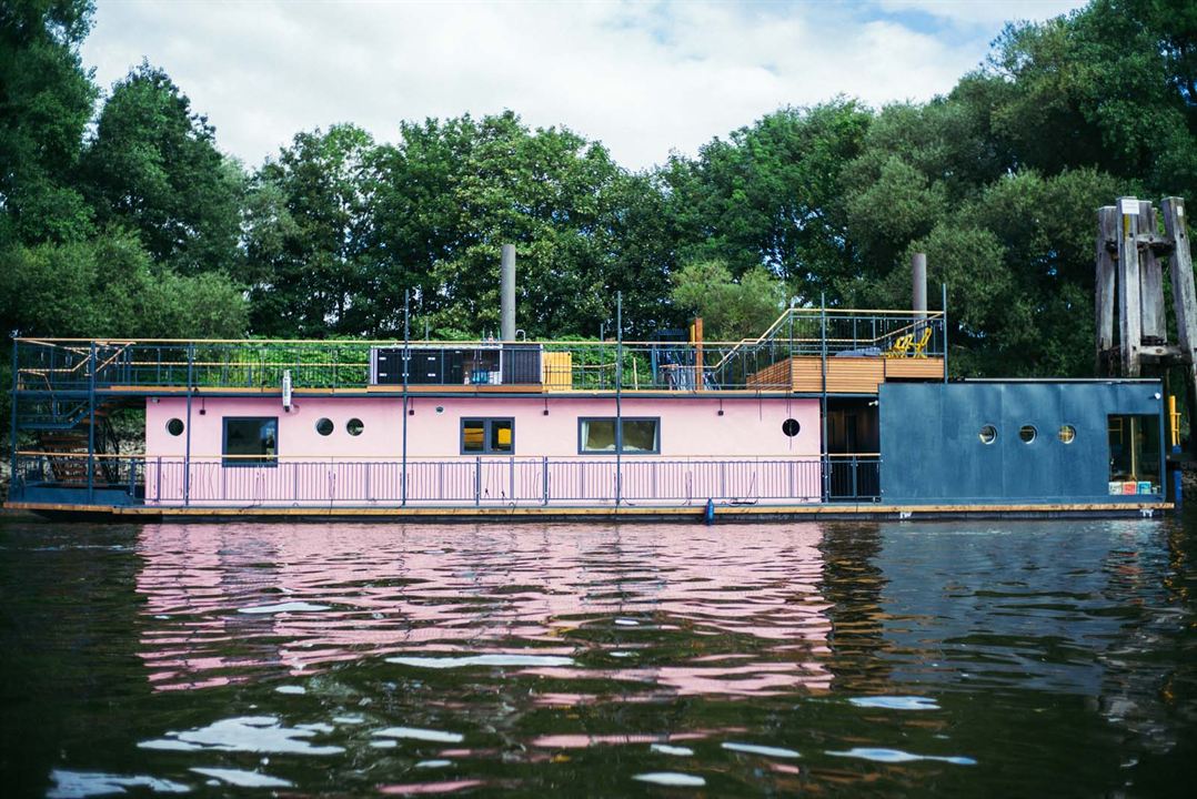 The Houseboat : Fotoğraf