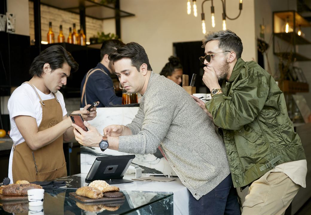 Fondeados : Fotoğraf Aldo Escalante, Fabrizio Santini