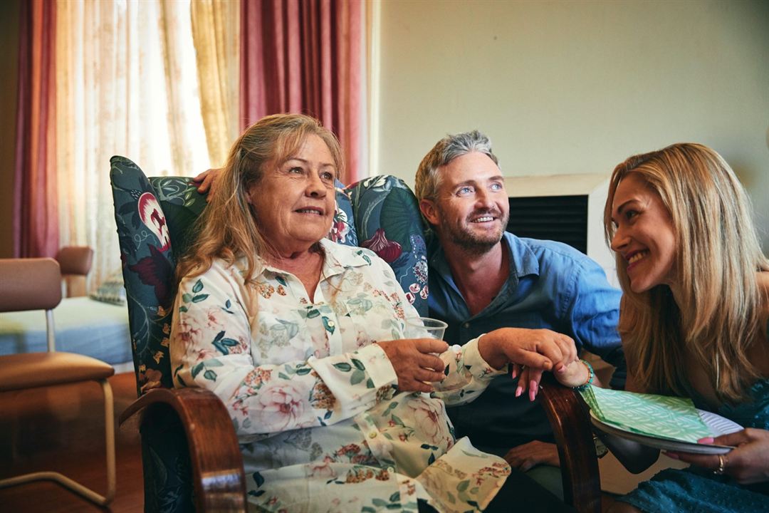 June Again : Fotoğraf Noni Hazlehurst