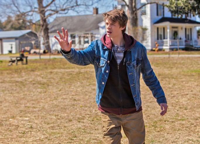 Under The Dome : Fotoğraf Colin Ford