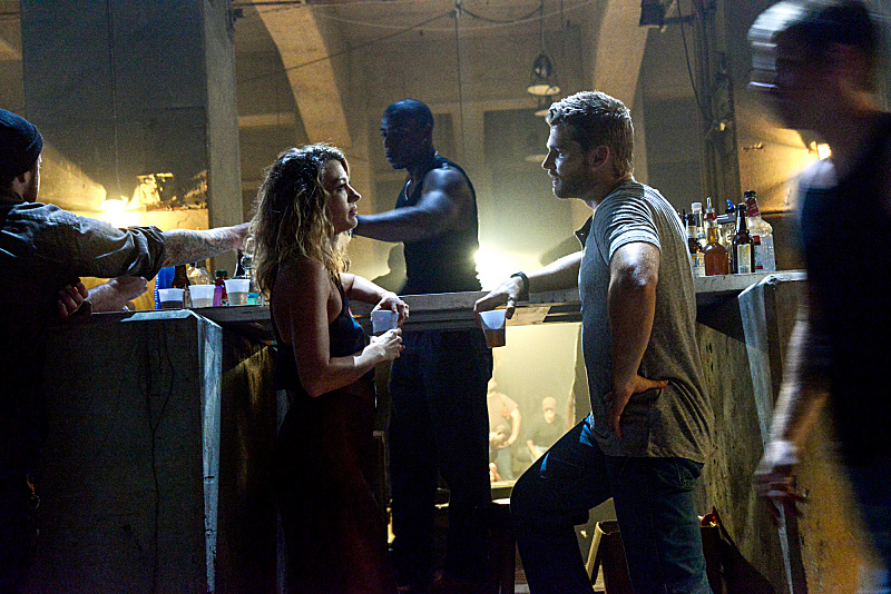 Under The Dome : Fotoğraf Natalie Zea, Mike Vogel