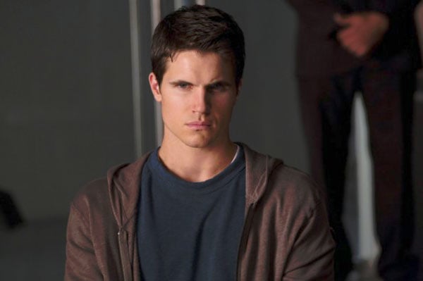 Fotoğraf Robbie Amell