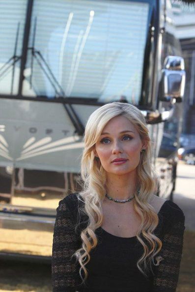 Fotoğraf Clare Bowen