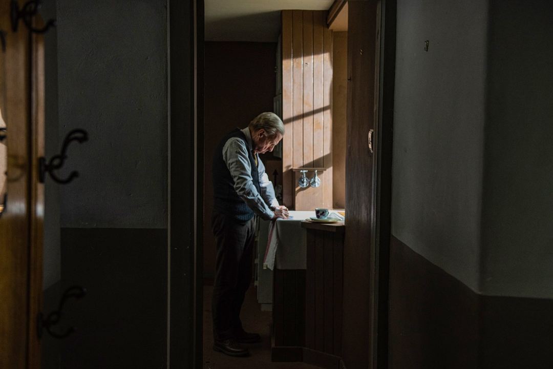 The Last Bus : Fotoğraf Timothy Spall