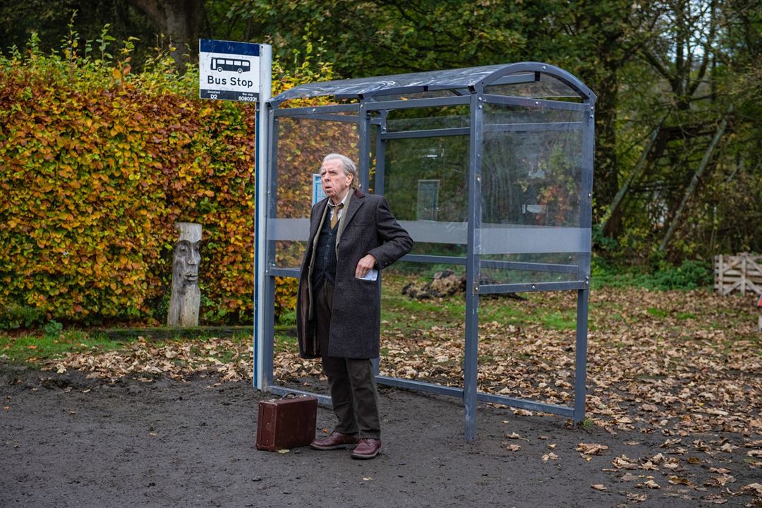 The Last Bus : Fotoğraf Timothy Spall