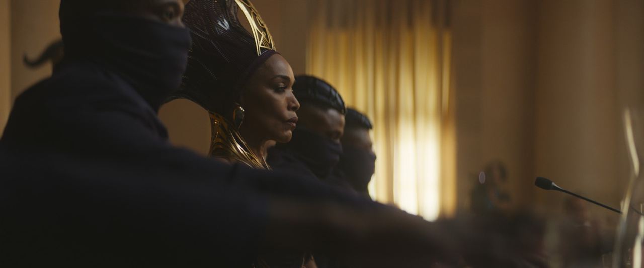Black Panther: Yaşasın Wakanda : Fotoğraf Angela Bassett