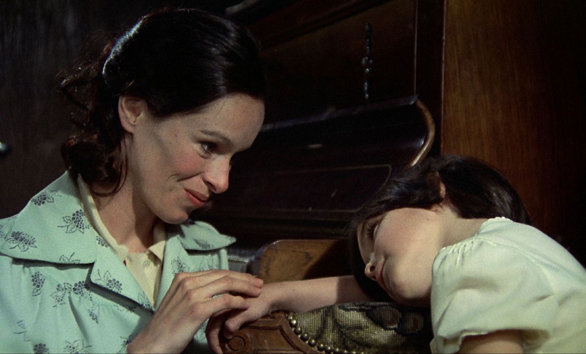 Cría Cuervos : Fotoğraf Ana Torrent, Geraldine Chaplin