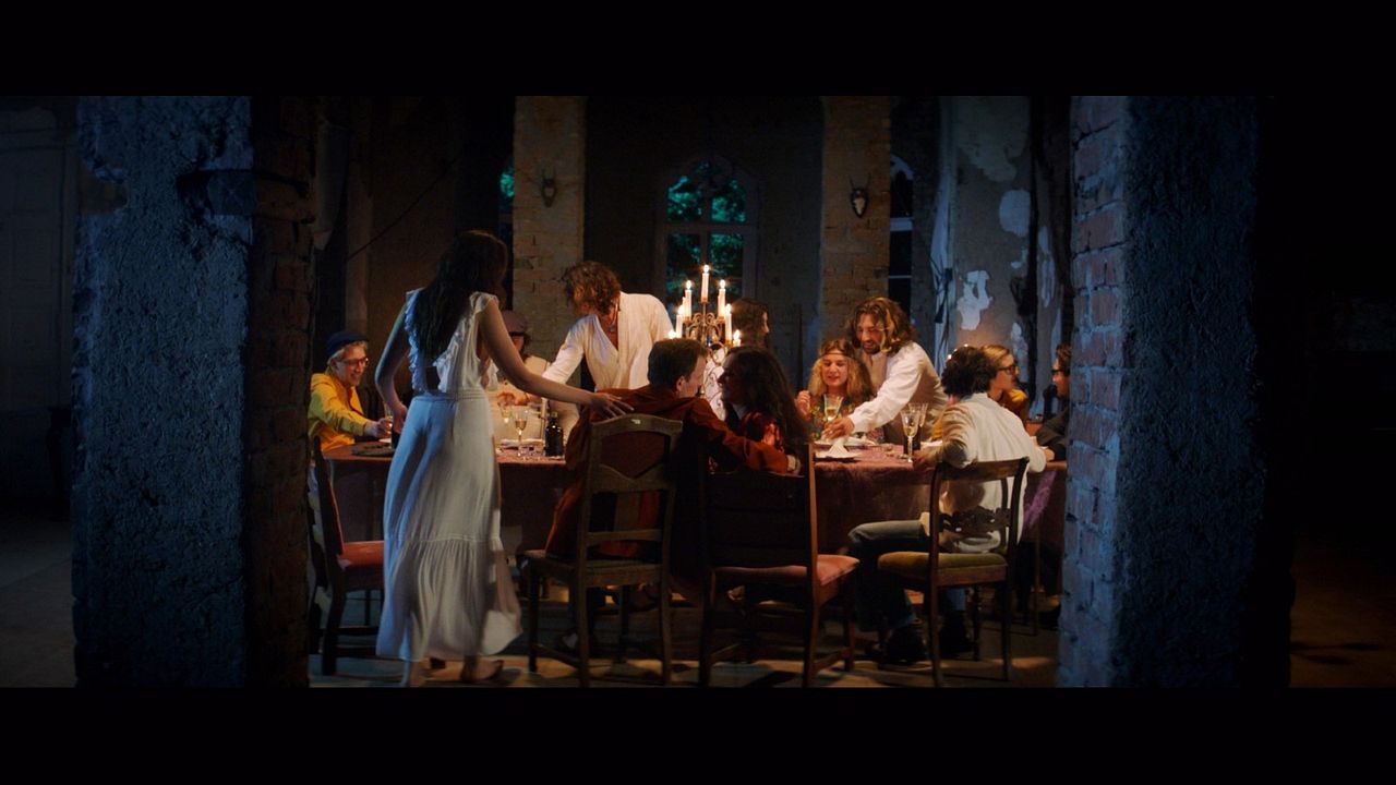 Dawn Breaks Behind The Eyes : Fotoğraf